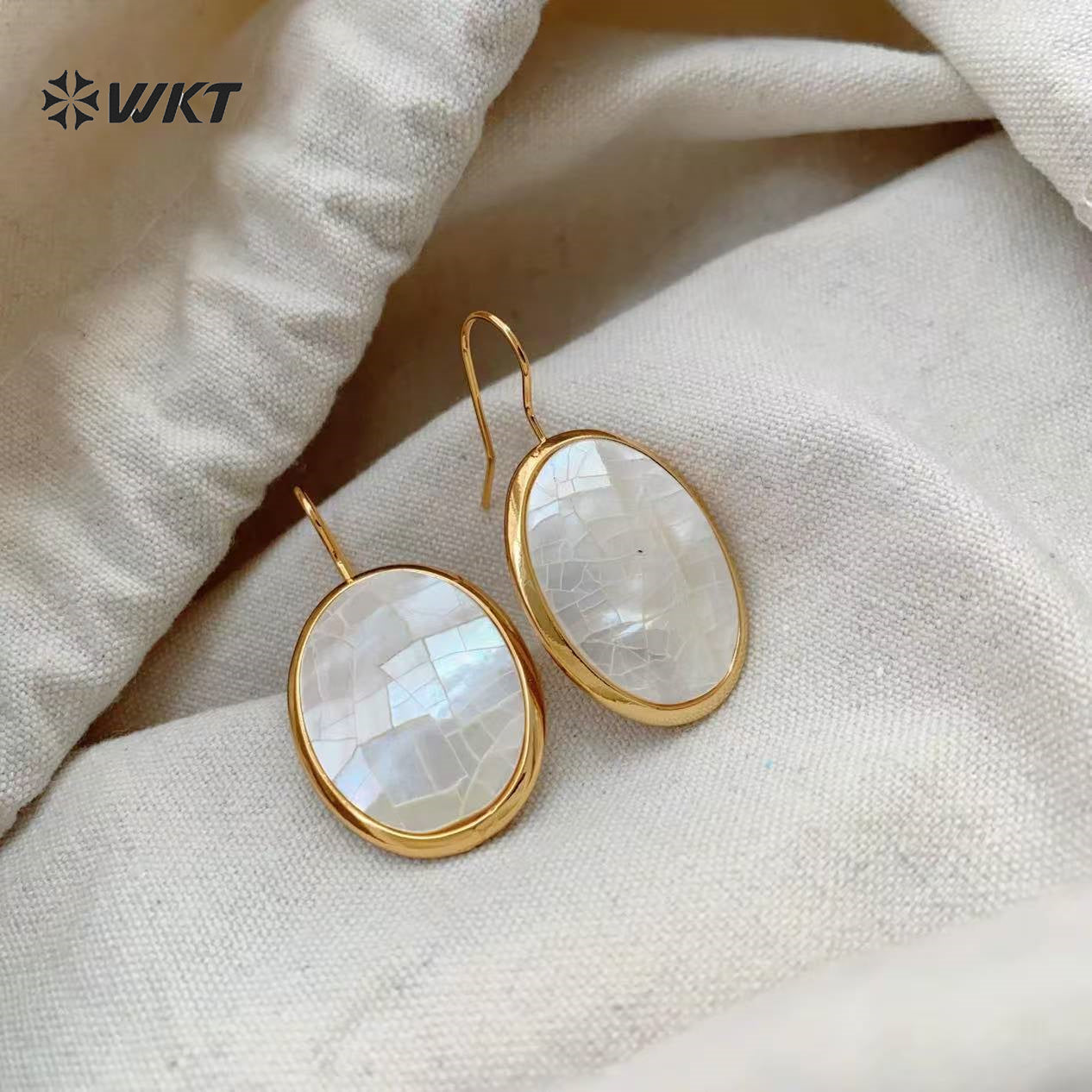 WT-MPE186 High Quality Simple Classic 18K Gold Plated Mabe Shell Oval Crack Earrings For Women Daily Matching Accessory