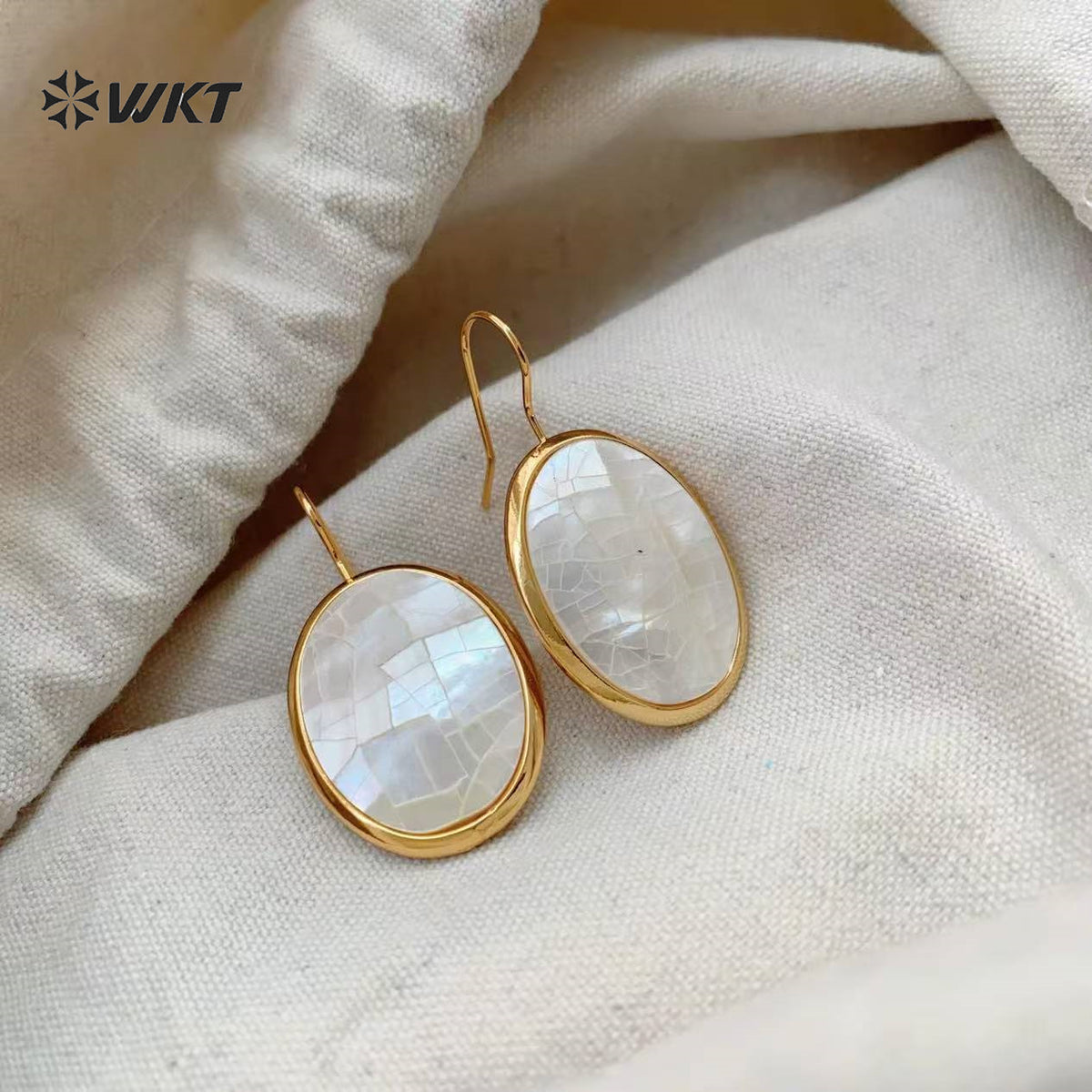 WT-MPE186 High Quality Simple Classic 18K Gold Plated Mabe Shell Oval Crack Earrings For Women Daily Matching Accessory