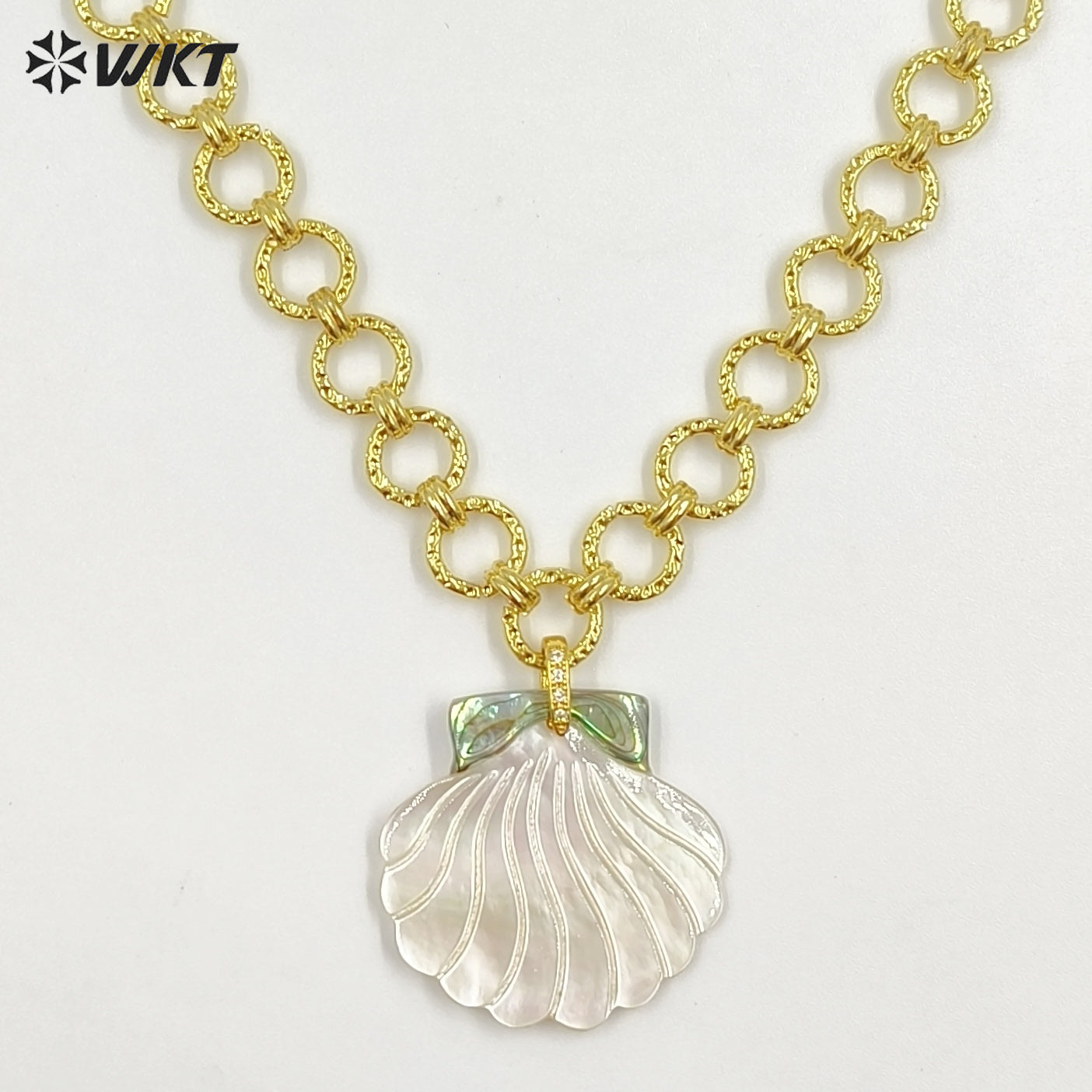 WT-JN398 Wonderful Design Gold Electroplated Thick And Thin Chain Splicing With Shell Pendant Necklaces As Women Fashion Jewelry