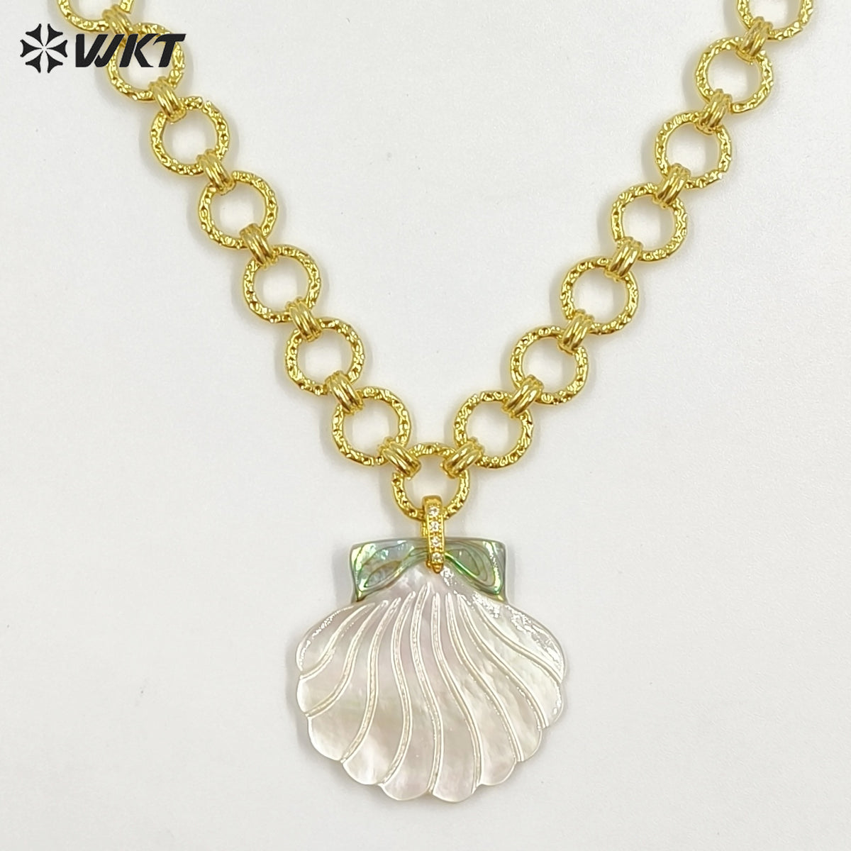WT-JN398 Wonderful Design Gold Electroplated Thick And Thin Chain Splicing With Shell Pendant Necklaces As Women Fashion Jewelry