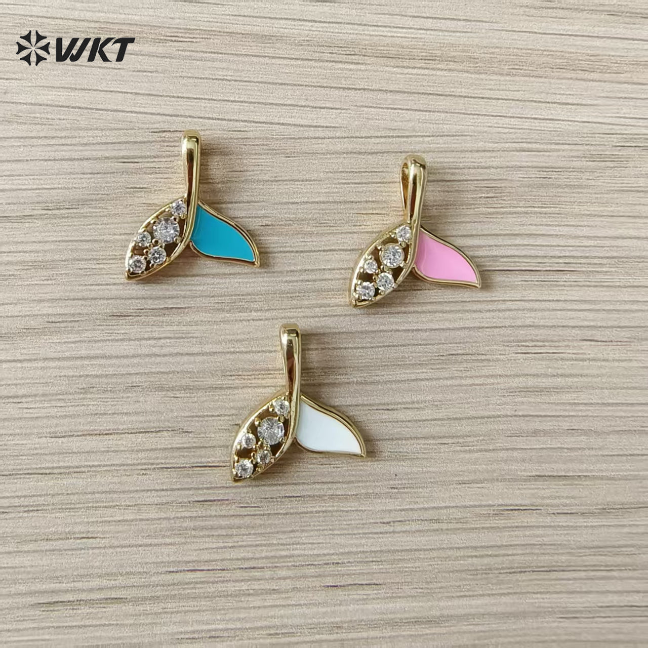WT-MP325 Newest Lovely Gold Electroplated Ocean Series Yellow Brass And Zircon Fishtail Shape Little Pendants For Necklace DIY