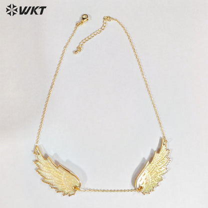 WT-JN385 New Arrival 18K Gold Plated Natural Shell Hand Carved Feathers Shape Pendants Necklace For Lady Fashion Jewelry