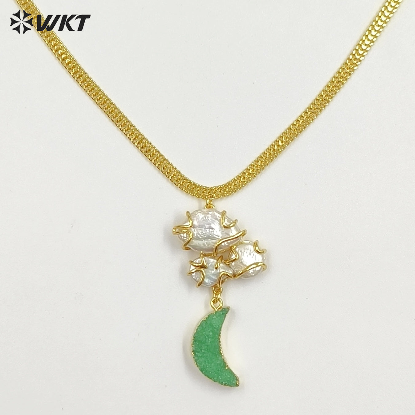 WT-JN399 Unique Design Gold Plated Natural Pearl Connect Moon Shape Stone Pendant Necklaces For Female Daily Decorative Jewelry