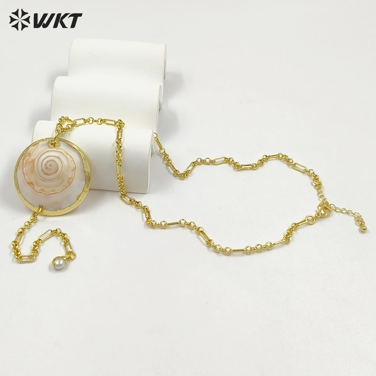 WT-JN406 Newest Fashionable Gold Plated Natural Trumpet Shell And Pearl Long Necklace For Lady Beach Matching Accessories