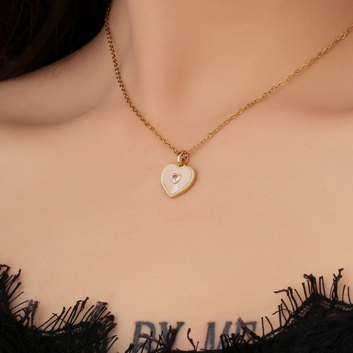 WT-MN1003 Romantic Design Thin Chain Gold Plated MOP And Zircon Heart Shape Pendant Necklace For Women Fashion Jewelry Gift
