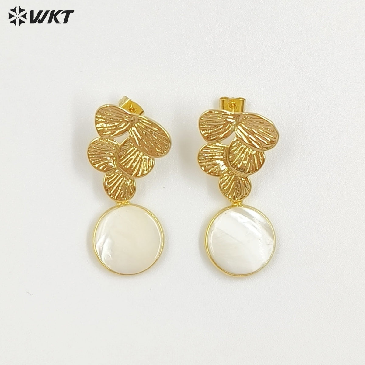 WT-E791 Graceful Cute Gold Electroplated Natural Labradorite And Shell Pendant Grape Shape Earrings For Ladies Engagement Gift