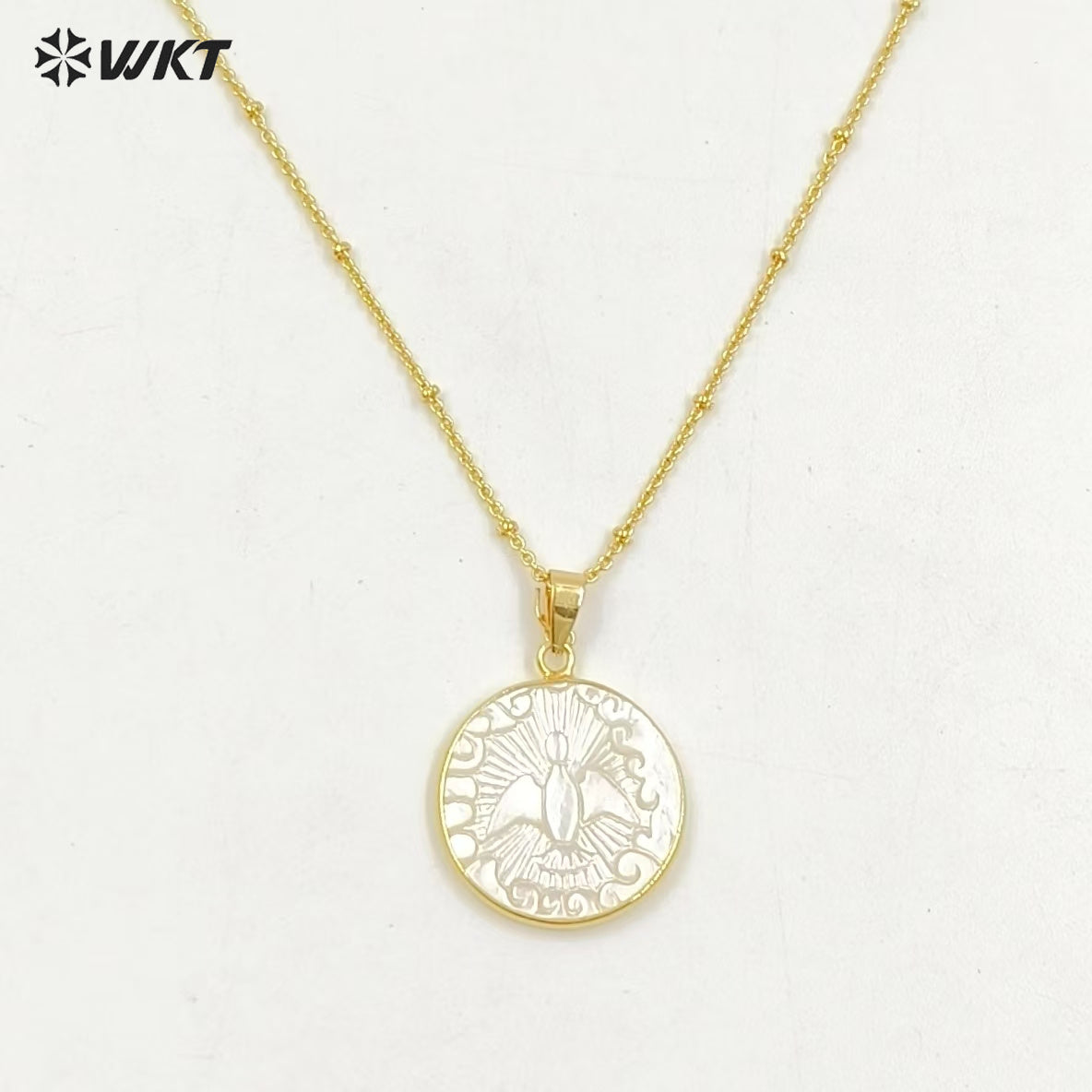 WT-JN316 Lovely Laser Made Natural Hand Carved Mother of Pearl Shell Christian Peace Bird Necklace