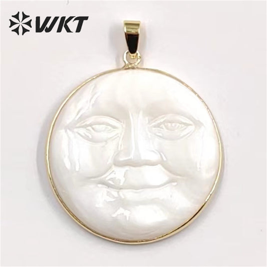 WT-JP334 Big Size 35MM Natural White Shell Sun Pendant Gold Bezel Unique Energy Hand Carved Smile Pendant for Necklace
