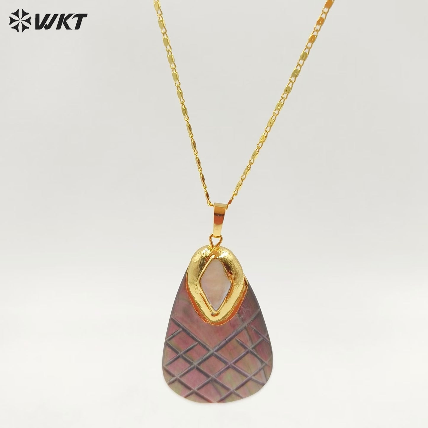 WT-JN307 Brand New Product Sweet and Lovely 18K Gold Plated Pineapple Shaped Pearl Shell Necklace for Ladies As Birthday Gift