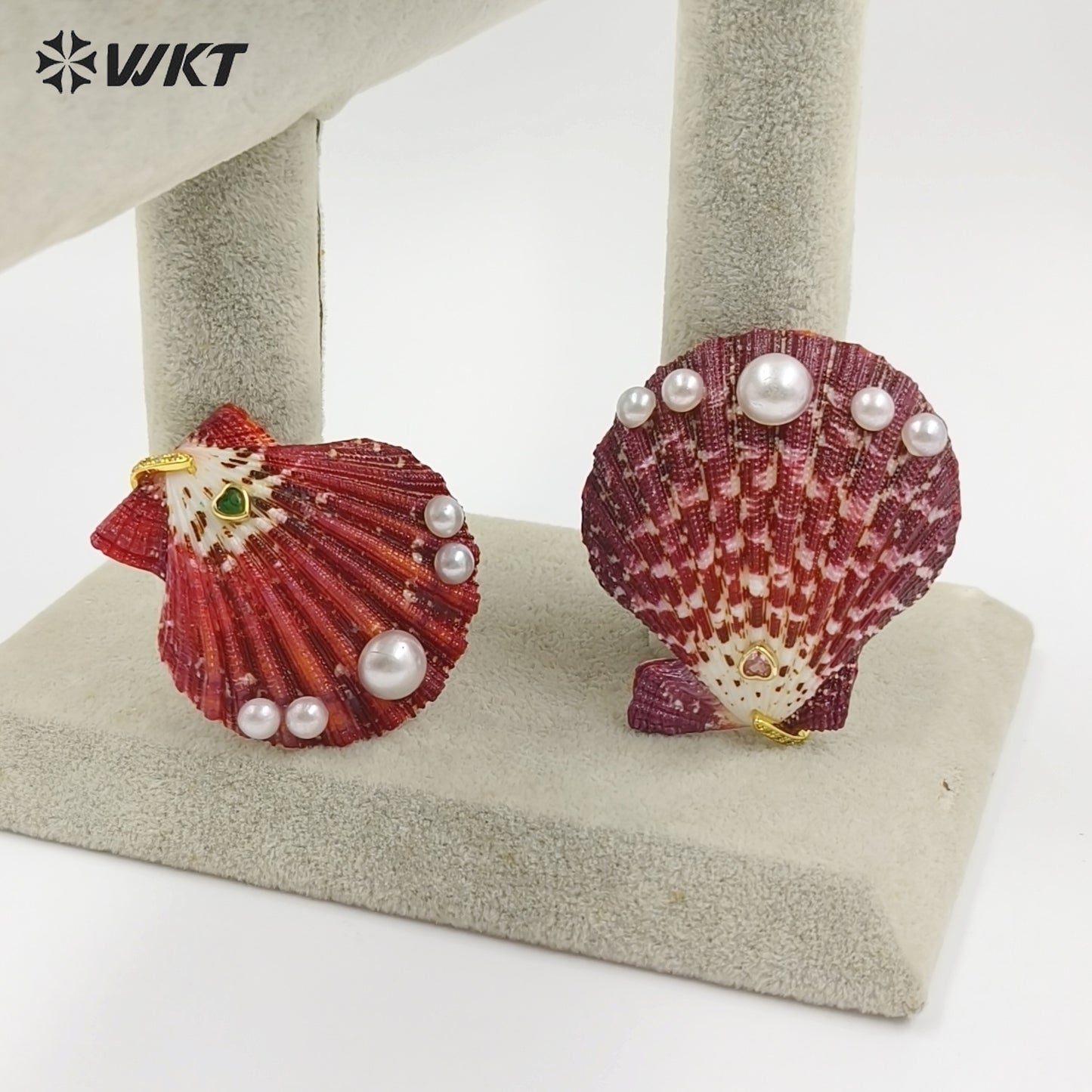 WT-JP501 Wonderful Vintage Pearl And Natural Oil Painting Shell Gold Pendants For Lady Fashionable Necklaces DIY Findings