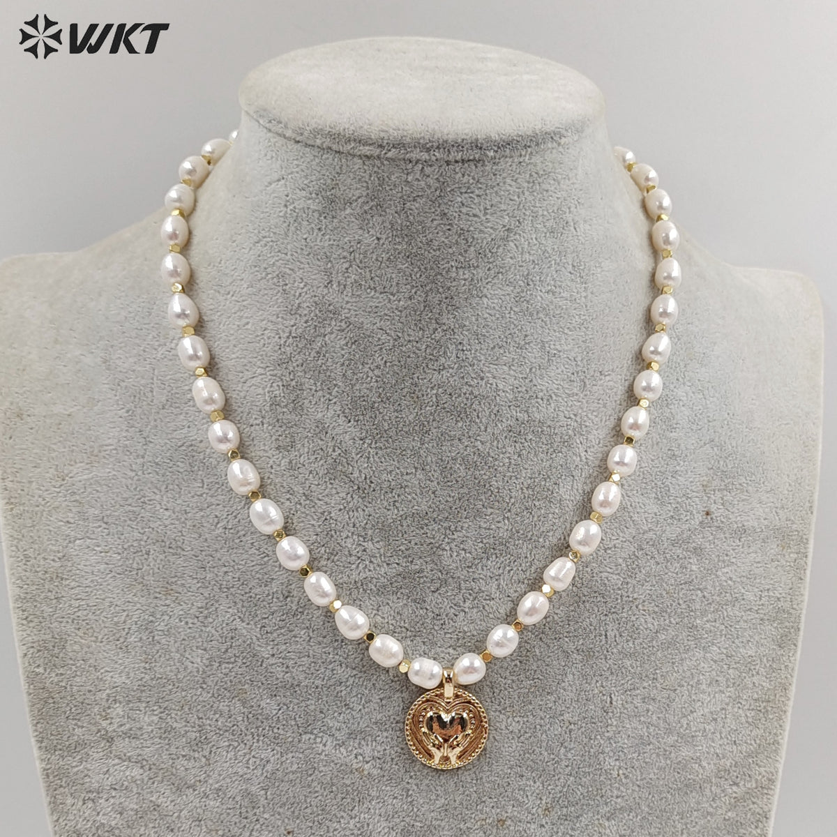 WT-JN135 Populared Round Coin Medal Pearl Chocker Necklace Fashion Dream Girl Natural Freshwater Pearl Necklace As Gift