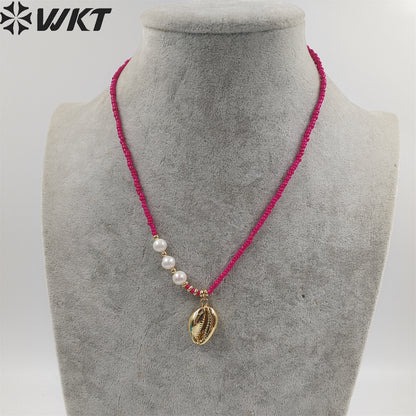 WT-JN211 Women Chic Vintage Summer Natural Sea Cowrie Necklace 2mm Tiny Ceramic Beads 16 Inch Long Conch Shell Charm Necklace