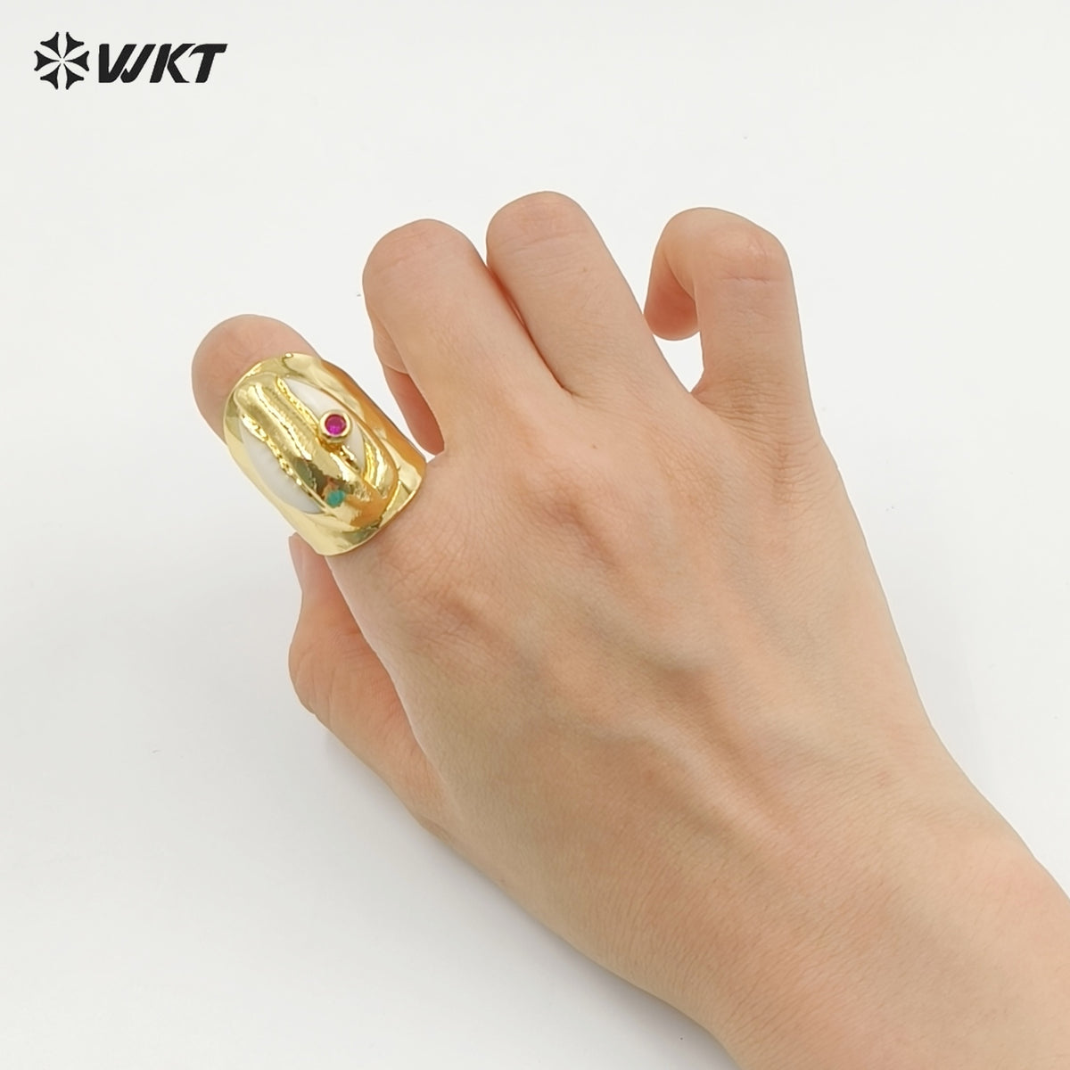 WT-R335 Wholesale Bohemian Style Cowrie Ring With Multicolor Beads in 18K Gold Plated Adjustable Natural Cowrie Shell Ring
