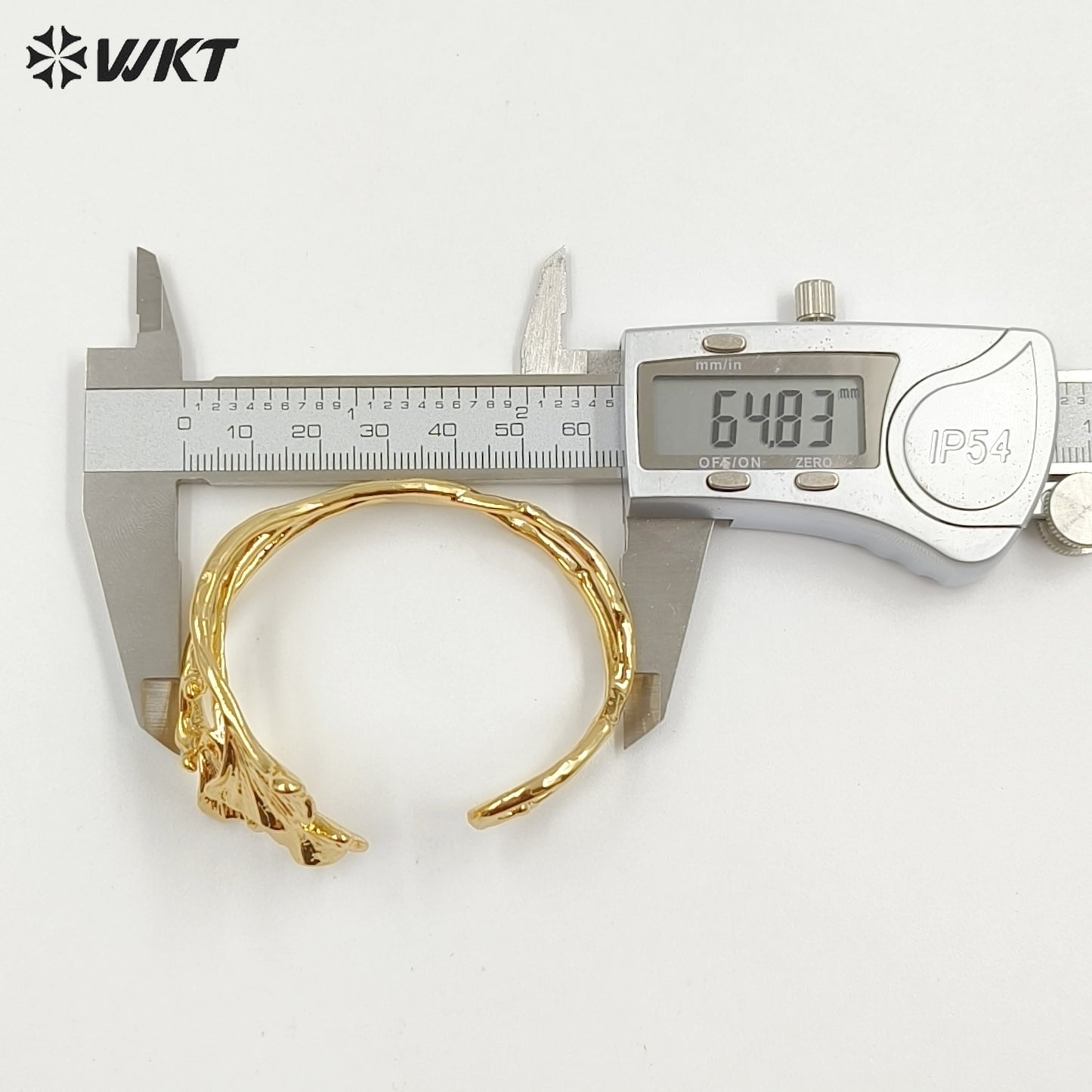 WT-JF383 Wonderful Design 18K Gold Plated Yellow Brass Leaf Shape Metal Cuff Bangle For Women Elegant Summer Decorative Jewelry