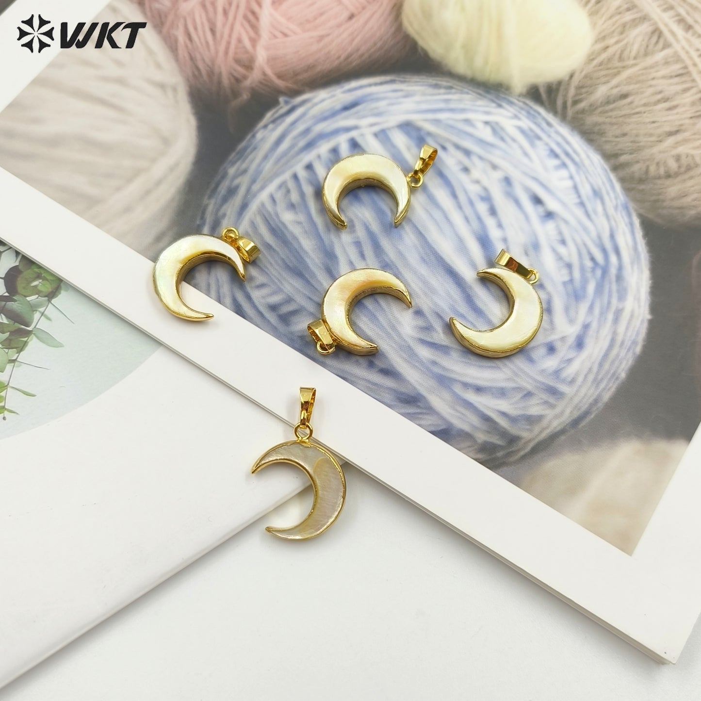 WT-P954 New!!! Natural Yellow Shell Moon Pendant,Wholesale 24k Real Gold Plated Edge Moon Shell Pendant for Women