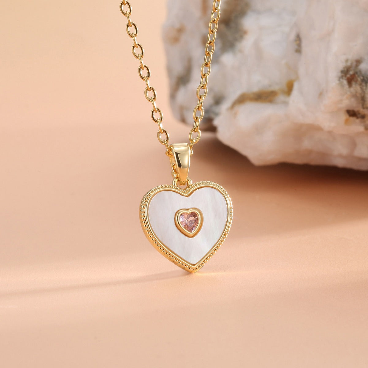 WT-MN1003 Romantic Design Thin Chain Gold Plated MOP And Zircon Heart Shape Pendant Necklace For Women Fashion Jewelry Gift