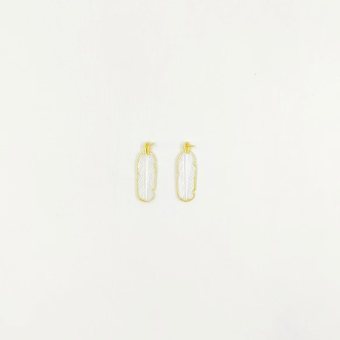 WT-P1242 WKT Wholesale New Coming Fashion Abalone Shell Pendant Feather Shape Gorgeous Shell Pendant