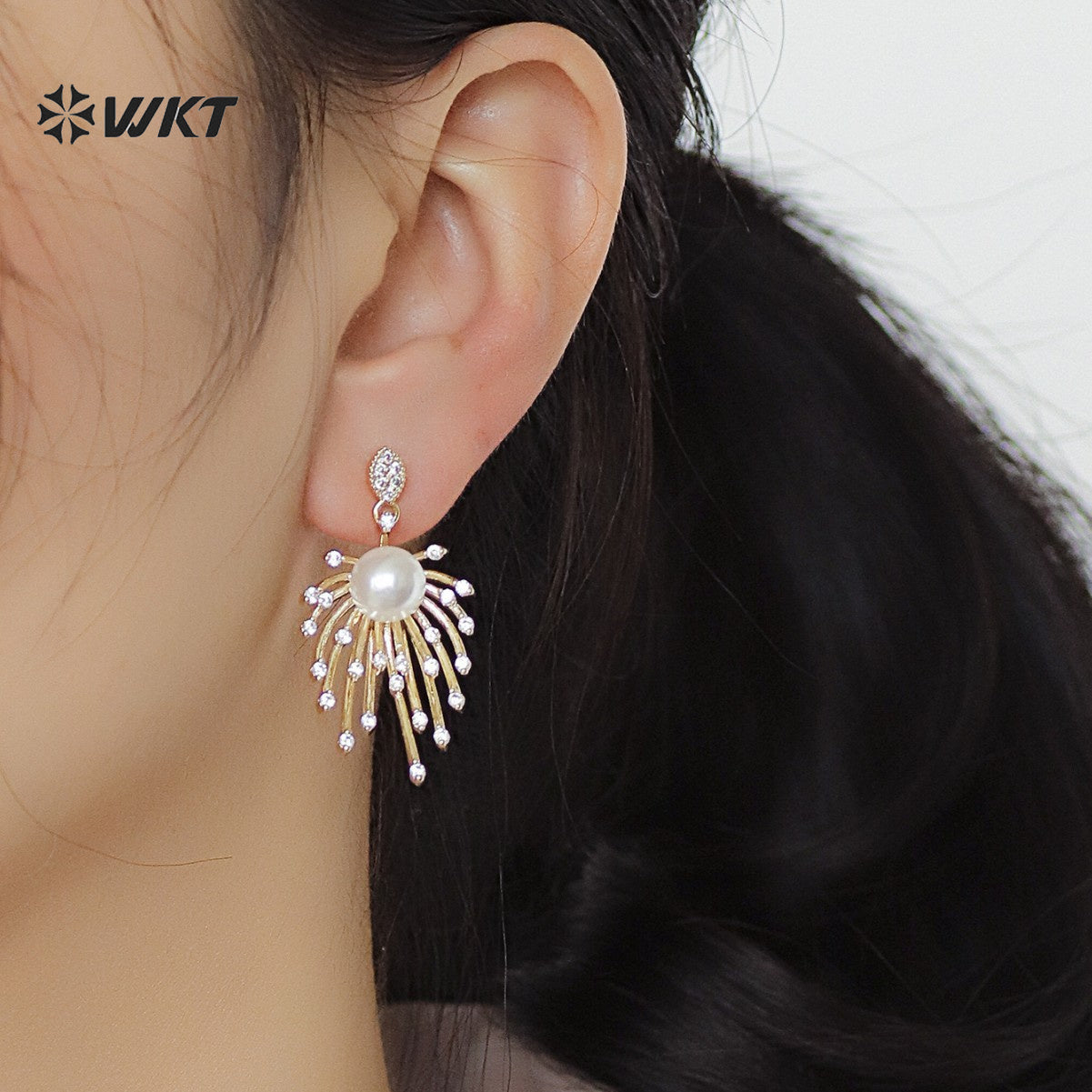 ME119 Exquisite Design 18K Gold Electroplated With Freshwater Pearl And Zircon Fireworks Shape Ladies Earrings Jewelry Gift