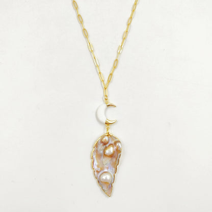 WT-JN308 New Design Fantastic 18K Gold Plated Moon Leaf Shaped Irregular Natural Shell Necklace for Women As Anniversary Gift