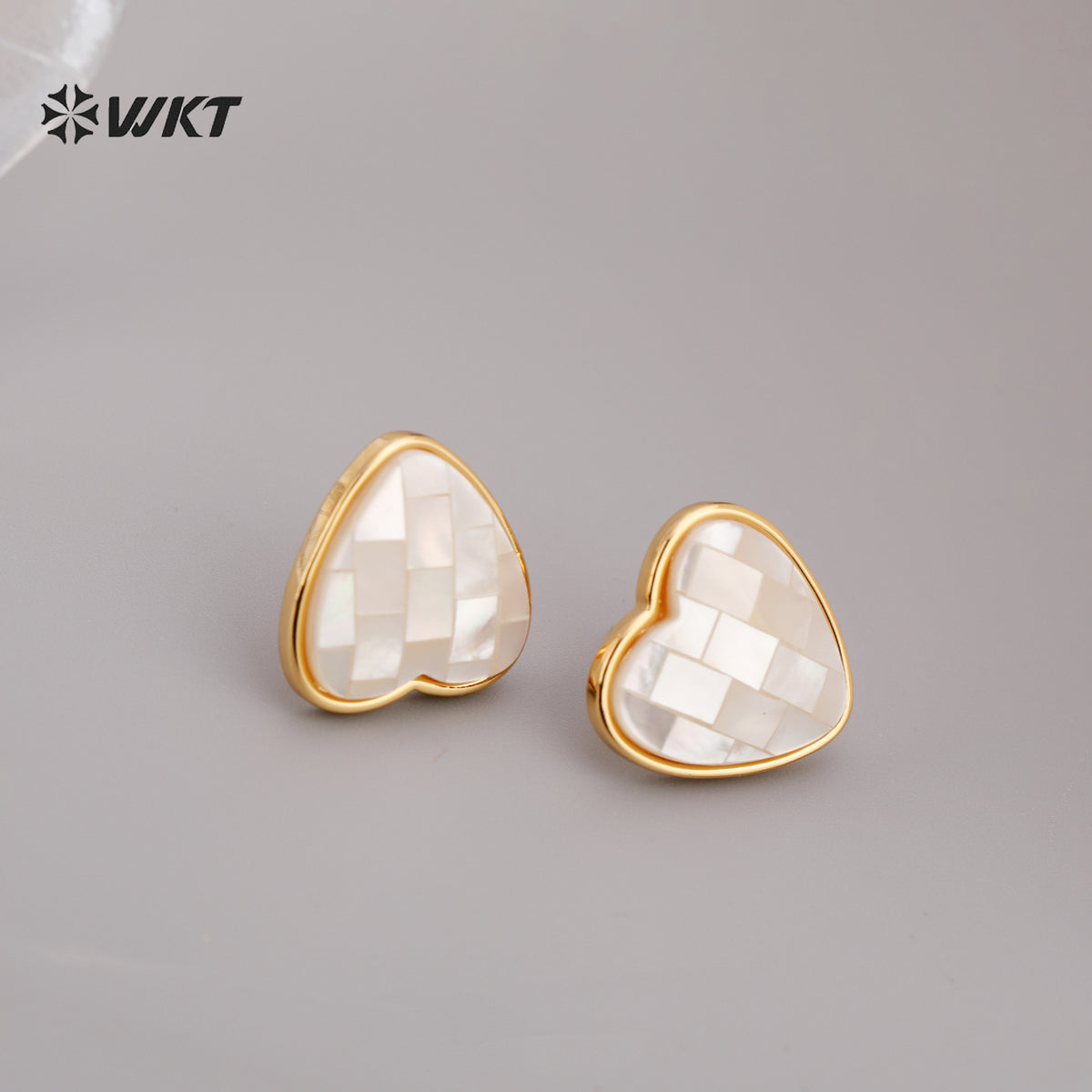 WT-MPE184 Elegant Style 18K Gold Electroplated Mabe Shell Round Heart Shape Design Earrings For Lady Daily Wearing Jewelry