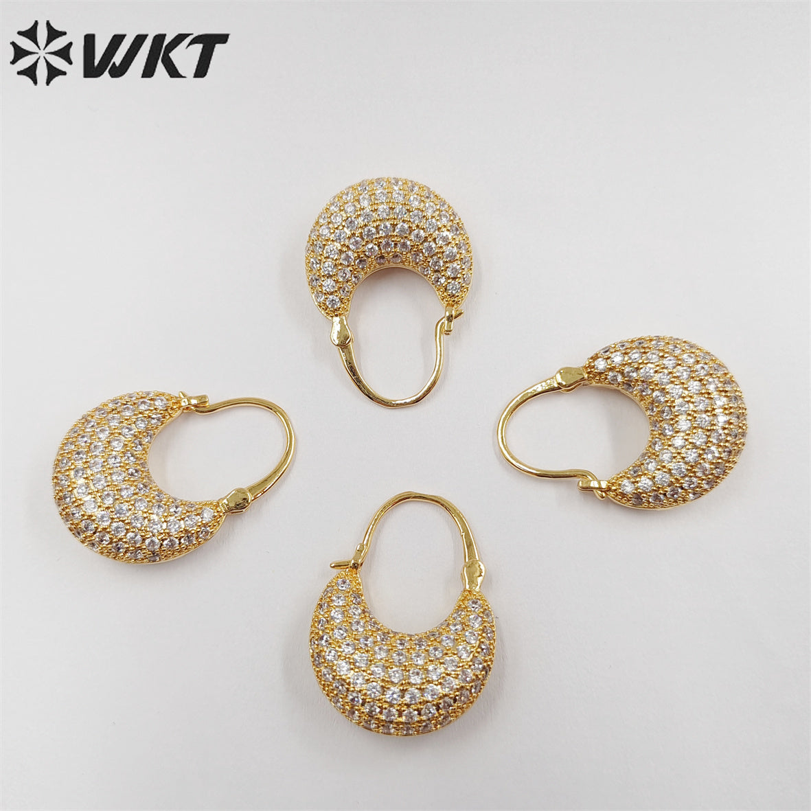WT-ME086 Wholesale Newest Design Micropaved Cubic Zircon Setting Destiny Moon Shape Clasp Earrings Lady CZ Earrings