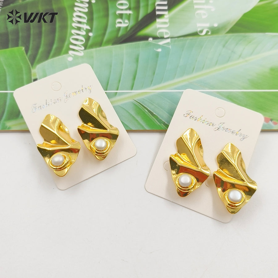 WT-MPE127 Women Fashion 18K Real Gold Plated Geometric Uneven Brass Made With Natural Pearl Decorative Earring Studs