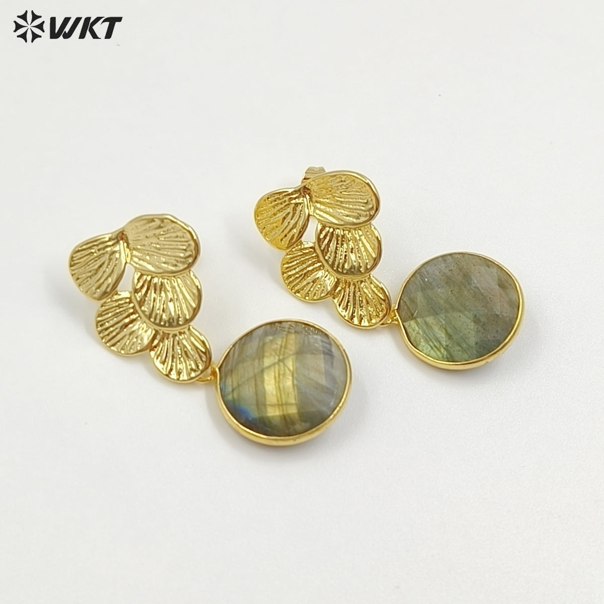 WT-E791 Graceful Cute Gold Electroplated Natural Labradorite And Shell Pendant Grape Shape Earrings For Ladies Engagement Gift