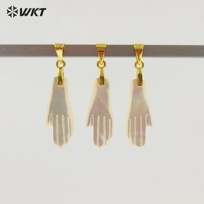 WT-JP502 Simple Classic Design Mother Of Pearl Carved Hand Shape Little Gold Pendant For Lovely Women Earrings Making