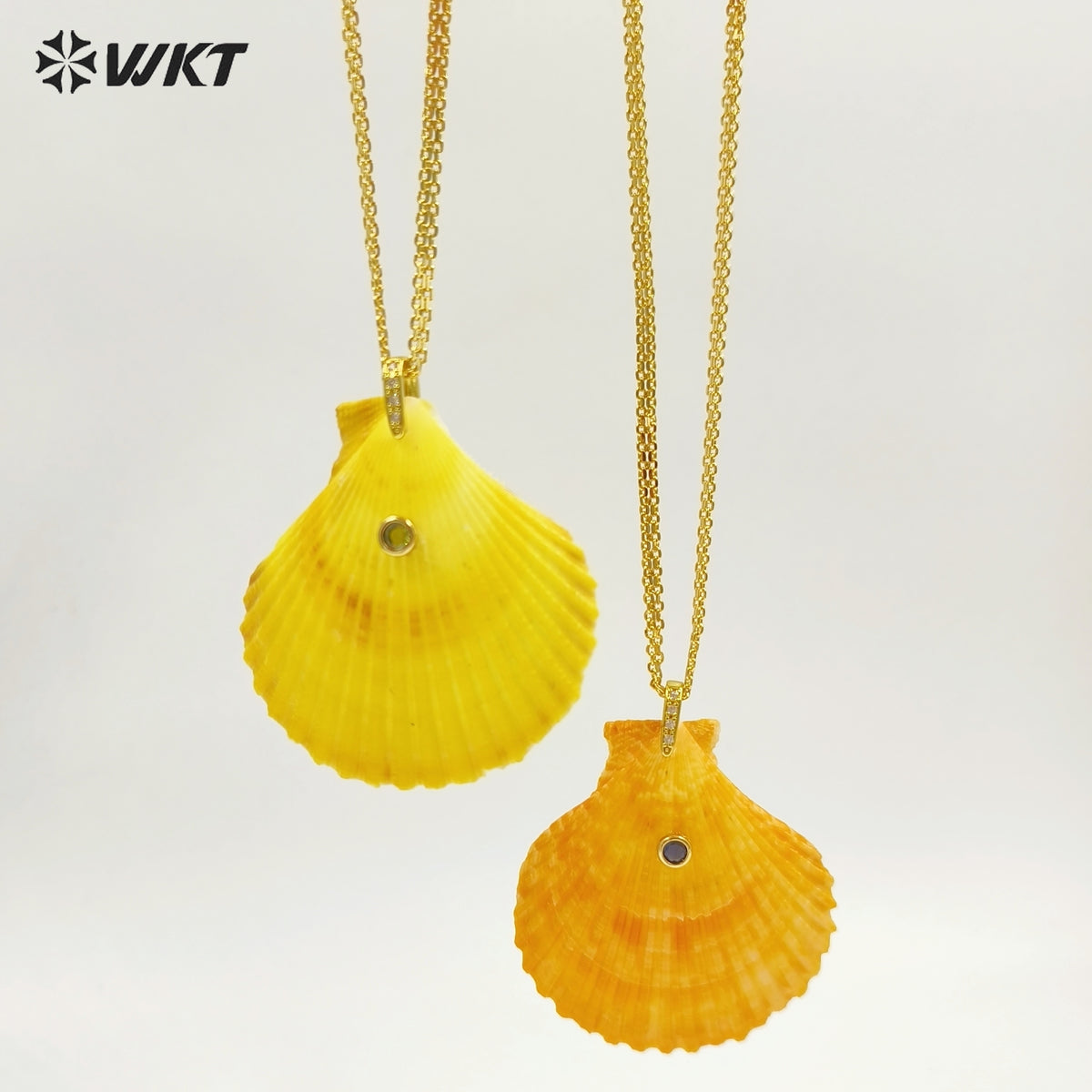 WT-JN396 Beautiful Popular Zircon And Natural Colors Scallop Shell Pendants Necklaces For Women Summer Beach Matching Accessory