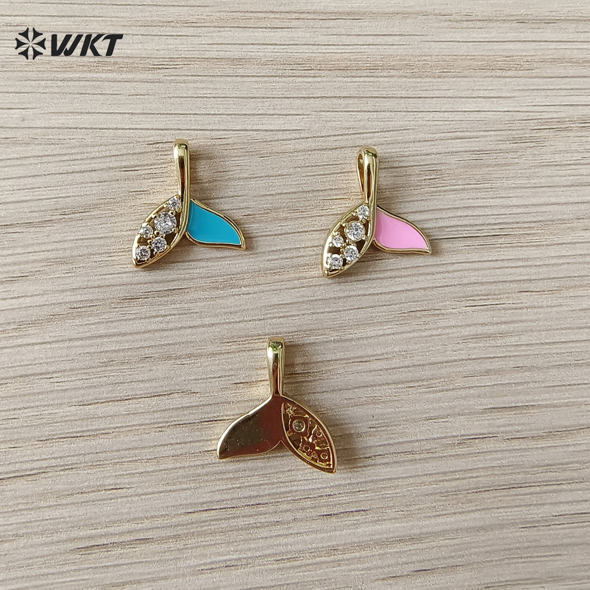 WT-MP325 Newest Lovely Gold Electroplated Ocean Series Yellow Brass And Zircon Fishtail Shape Little Pendants For Necklace DIY