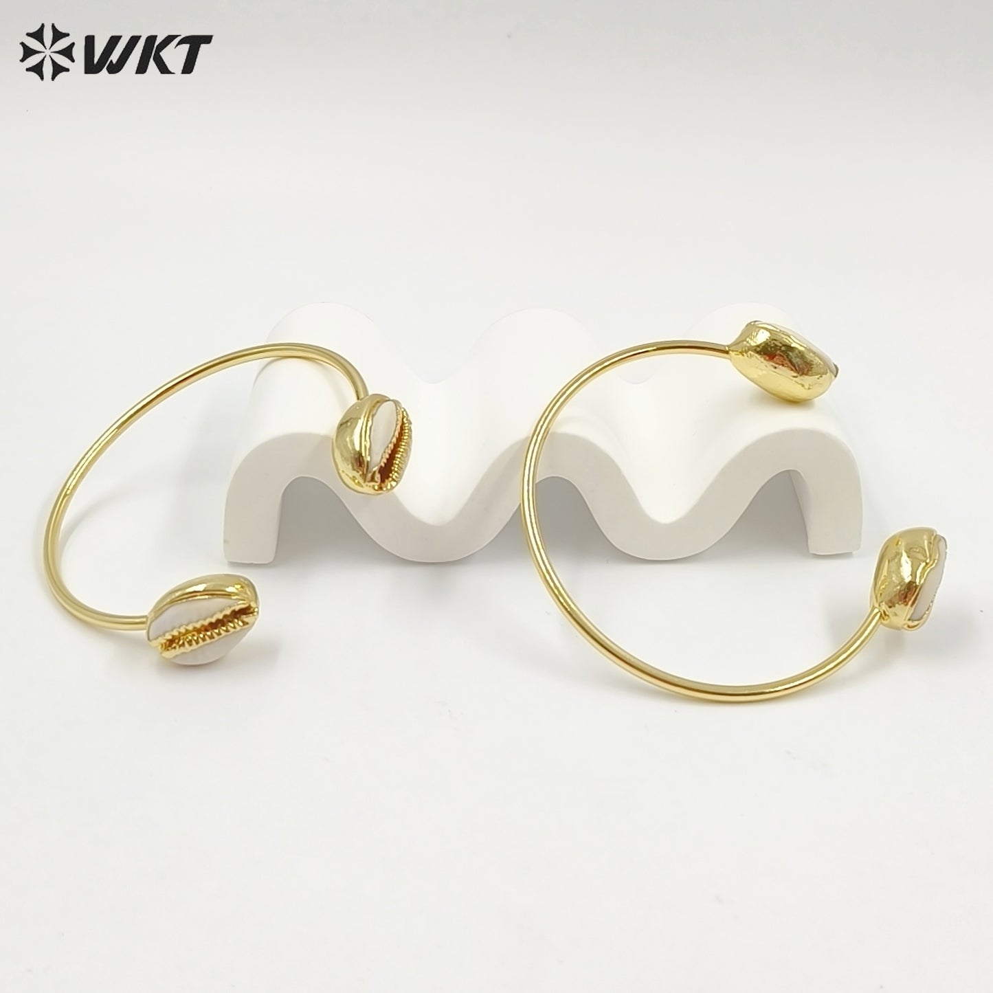 WT-B197 18K Gold Plated Double Shell Bracelet Bangle Fashion Natural Double Cowrie Shell Bangle for Summer Holiday