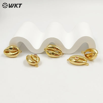 WT-P2131 Popular Fashion Gold Plated Cowrie Shell And Zircon Pendant With Double Hoops As Lady Bracelet Jewelry Accessory