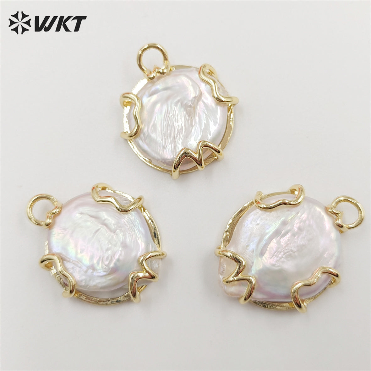 WT-JP335 Amazing Newest Irregular Natural Coin Shape Freshwater Pearl Pendants 18k Gold Plated Claw Setting Jewelry Pendants
