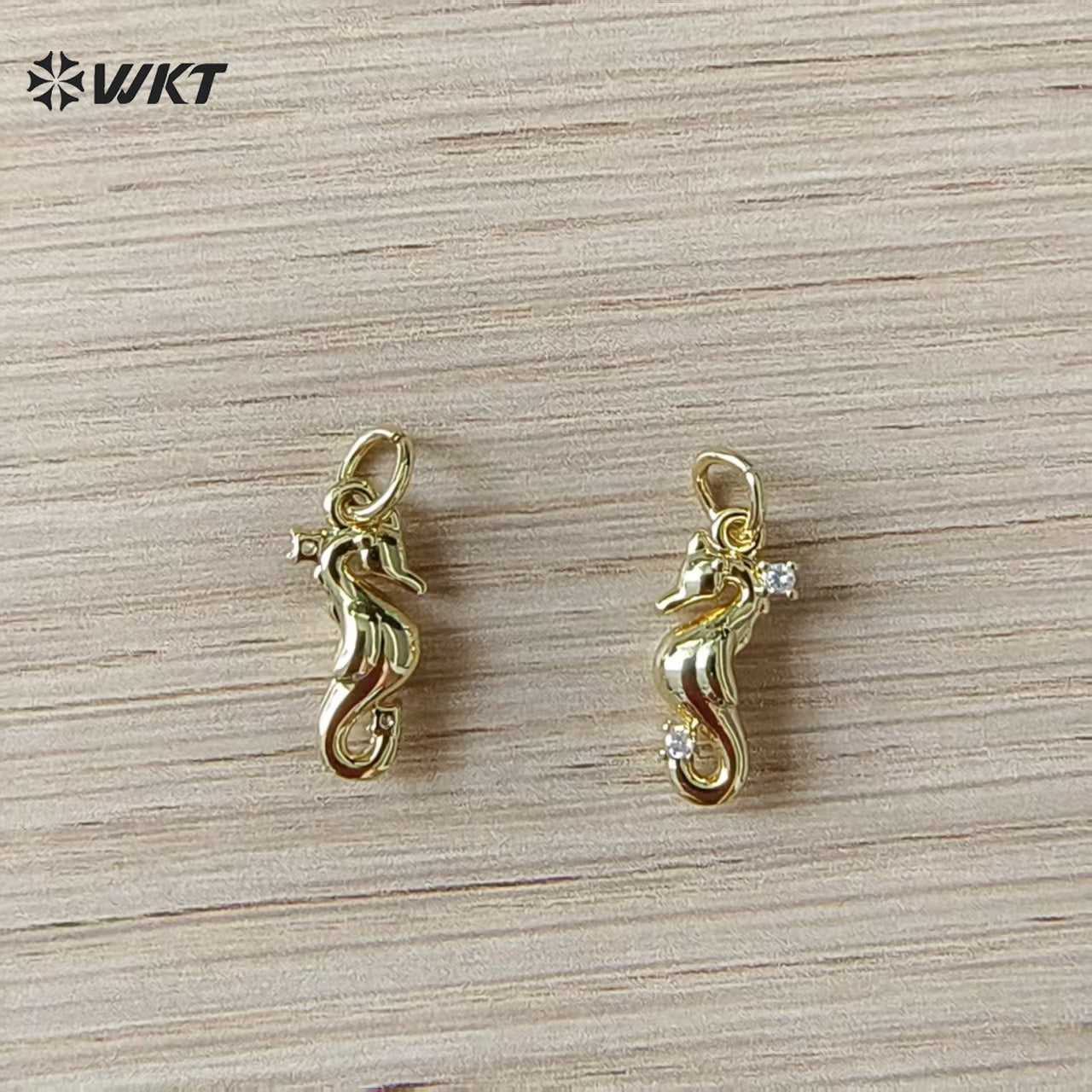 WT-MP324 Exquisite Gold Plated Yellow Brass And Zircon Ocean Series Seahorse Shape Metal Lovely Pendants As Handmade Findings