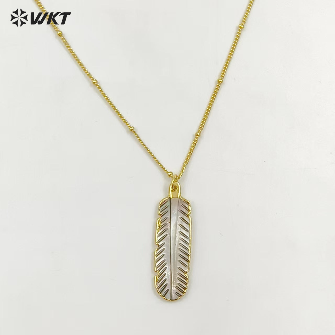 WT-N1081 WKT Wholesale Hot Natural Shell Carved Feather Charming 18k Real Gold Plated Cable Beaded Link Chain Shell Necklace
