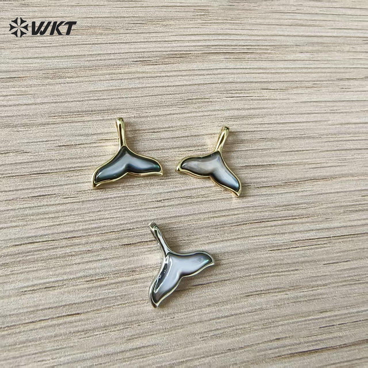 WT-MP325 Newest Lovely Gold Electroplated Ocean Series Yellow Brass And Zircon Fishtail Shape Little Pendants For Necklace DIY