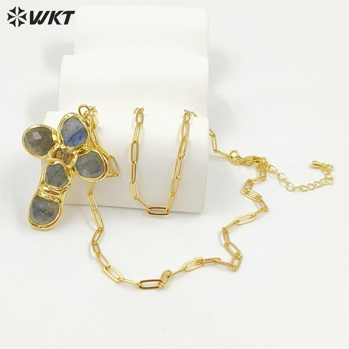 WT-N1543 Factory Wholesale High Quality 18K Gold Plated Natural Gemstone Cross Shape Pendant Necklaces As Women Trendy Jewelry