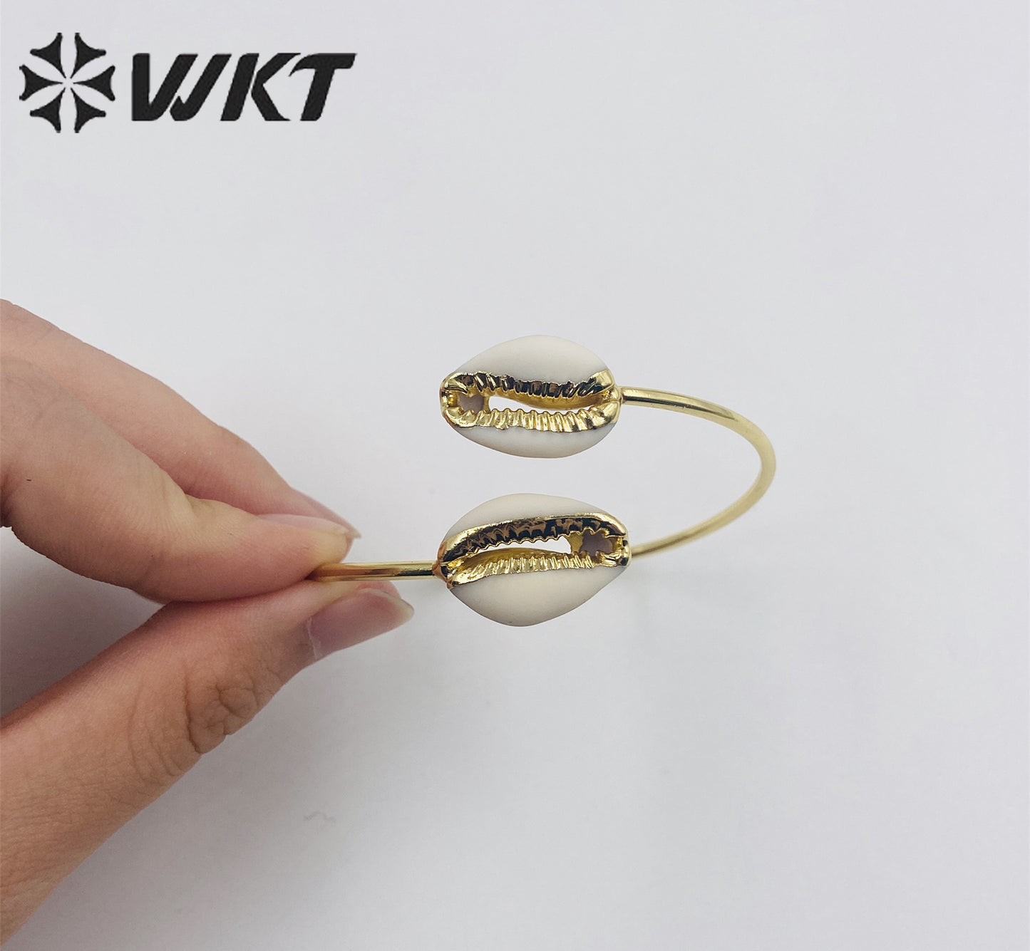 WT-B197 18K Gold Plated Double Shell Bracelet Bangle Fashion Natural Double Cowrie Shell Bangle for Summer Holiday
