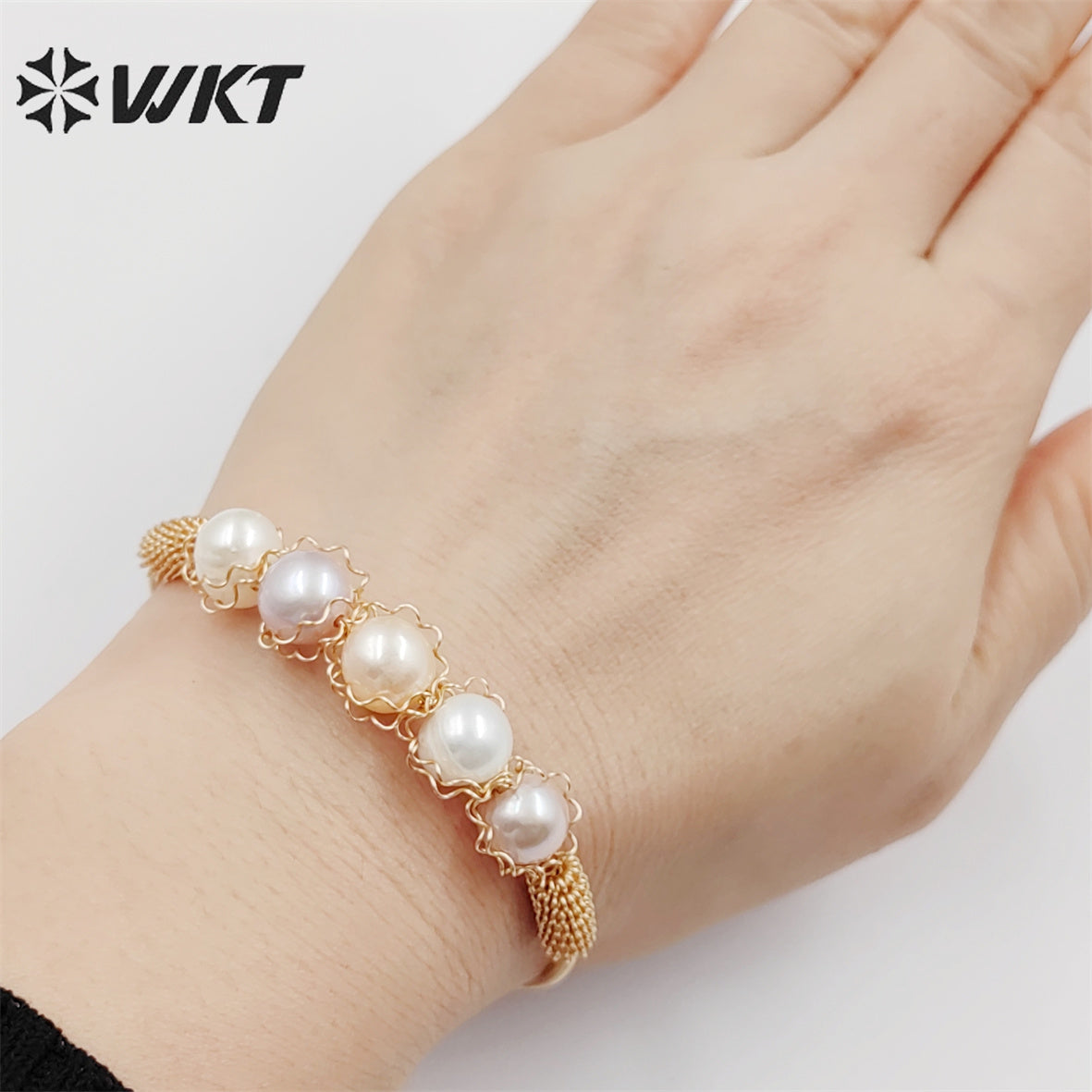 WT-MPB078 WKT 2022 Noble Heart Shape Shell Yellow Brass Bracelet Women Wedding Gift New Style Pearl Bracelet by Wire Wrapped