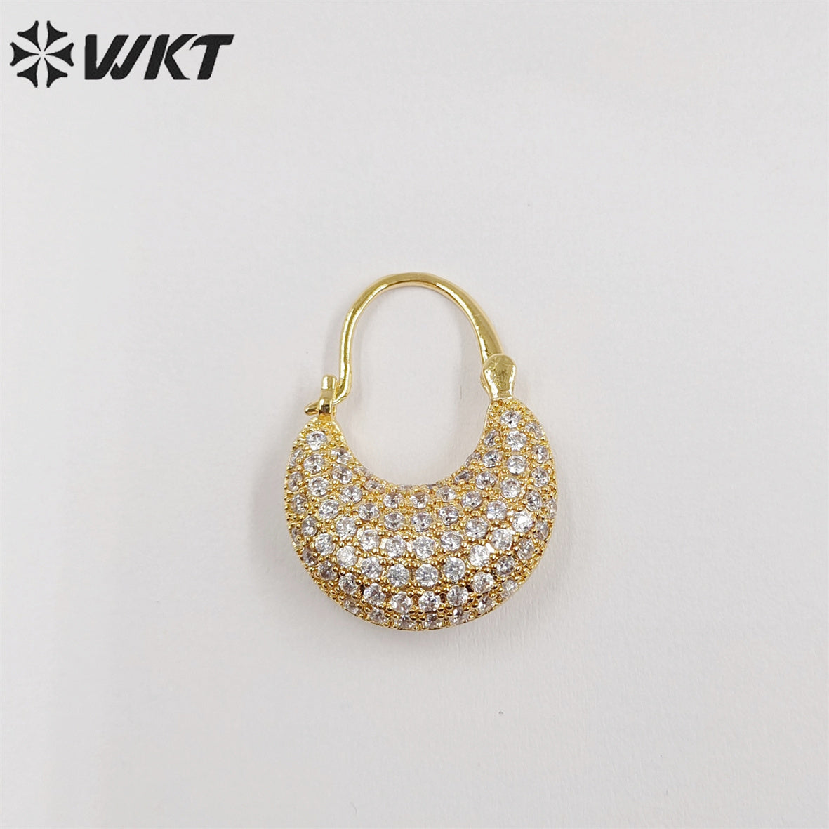 WT-ME086 Wholesale Newest Design Micropaved Cubic Zircon Setting Destiny Moon Shape Clasp Earrings Lady CZ Earrings