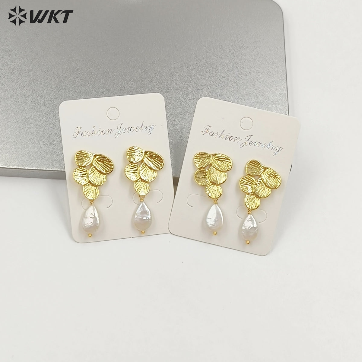 WT-MPE167 Exquisite Modern Style 18K Gold Electroplated Natural Freshwater Pearl Ladies Earrings For Everyday Elegant Jewelry