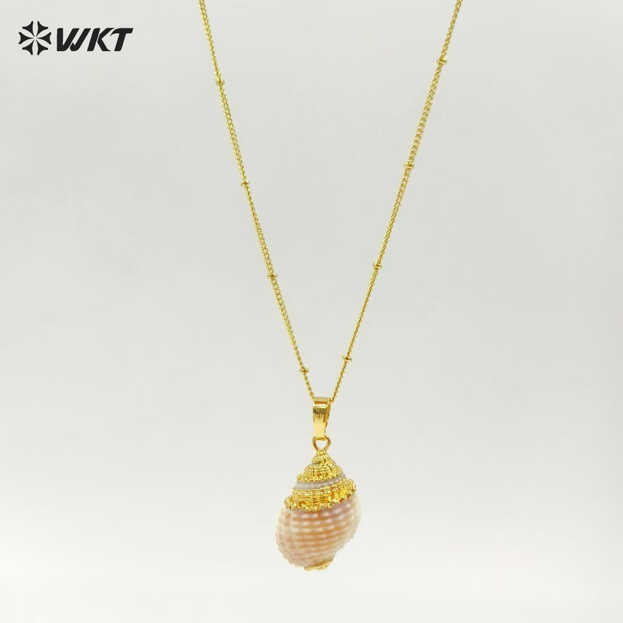WT-JN023 New Arrivals! Wholesale Natural Shell Necklace Genuine Sea Shell Trumpet Pendants With Gold Color Plated for Lady Girl