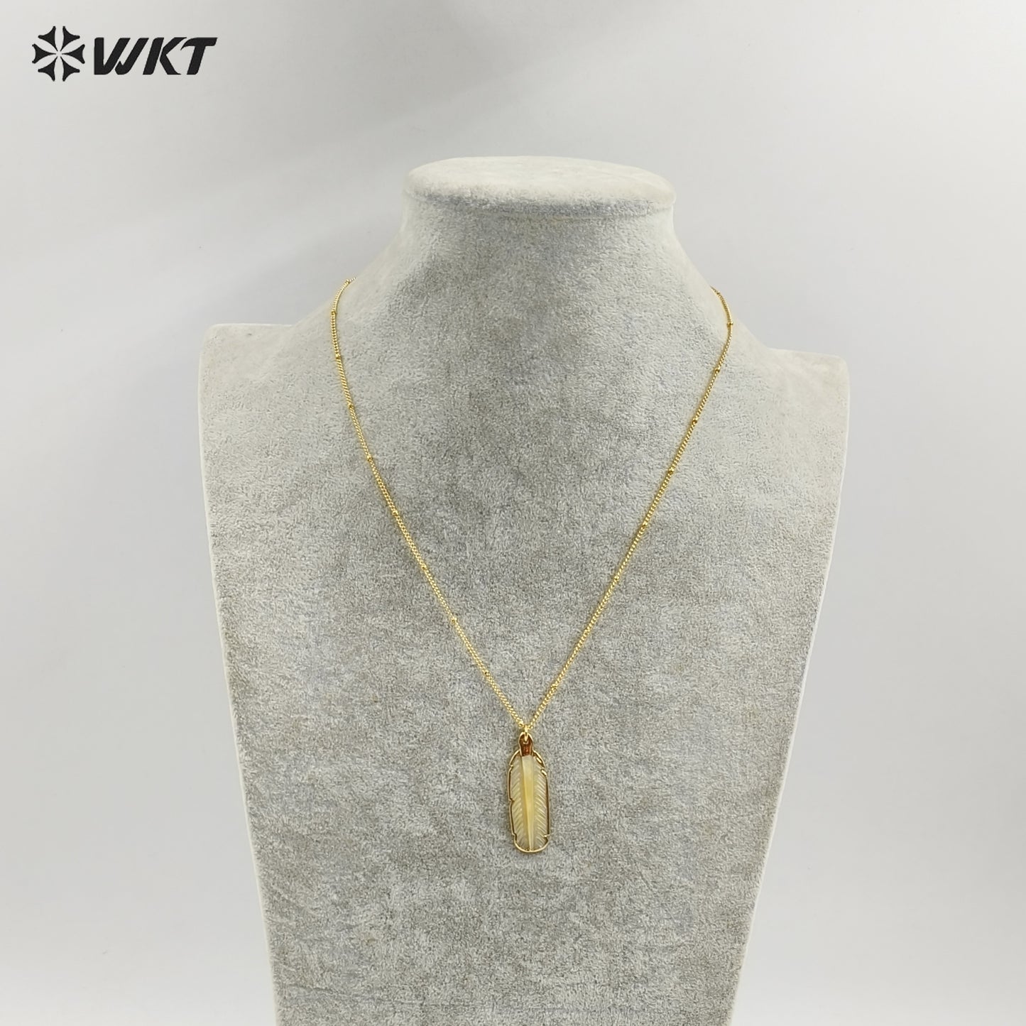 WT-N1081 WKT Wholesale Hot Natural Shell Carved Feather Charming 18k Real Gold Plated Cable Beaded Link Chain Shell Necklace