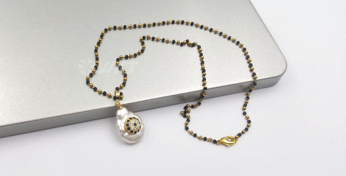 WT-MN952 Fashion Setting Irregular Shape Pearl with CZ Micro Pave Necklace Hot-sales Lady Natural Stones Necklace