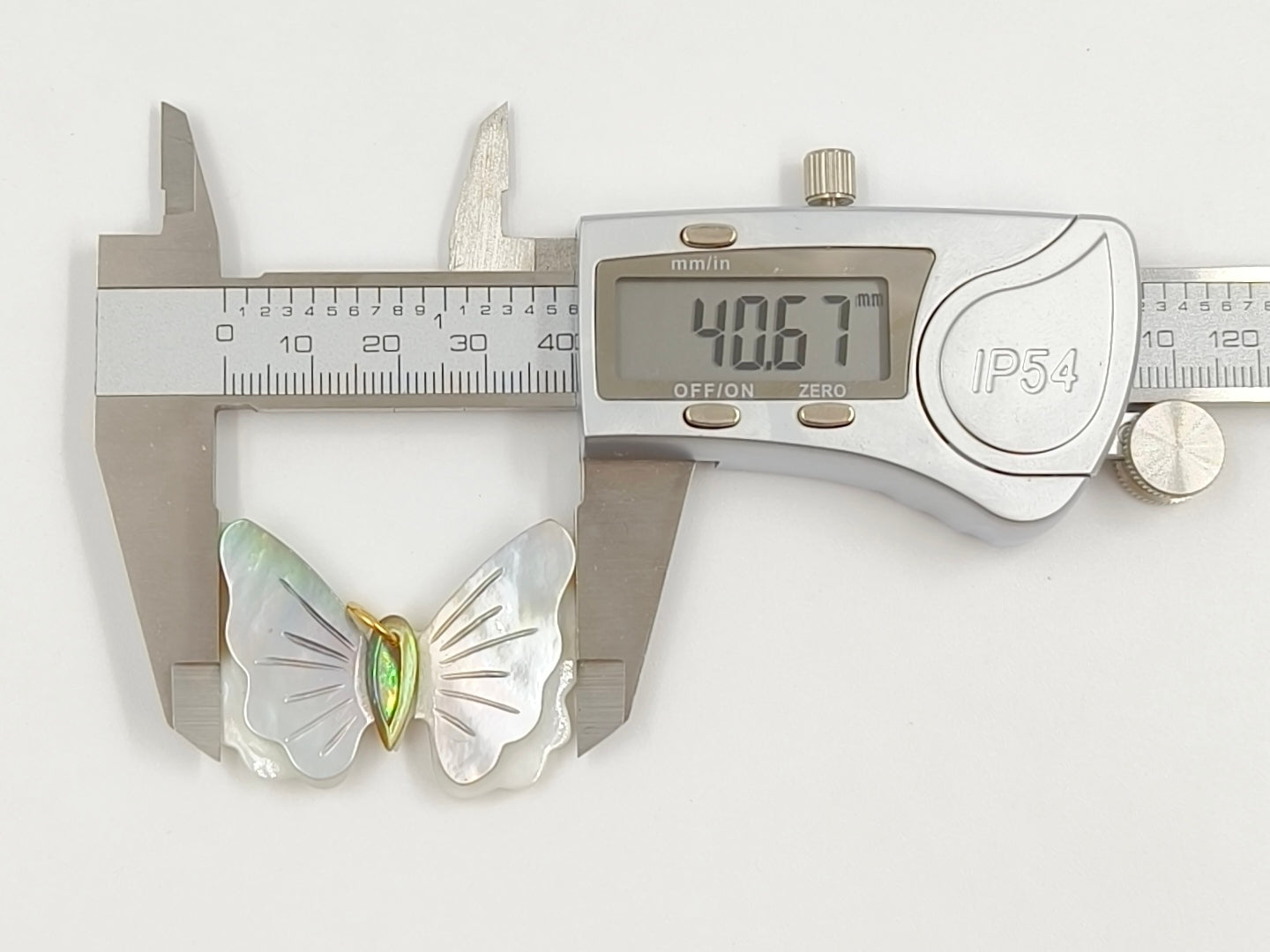 WT-JP458 Popular Exquisite Gold Plated Colorful Natural Shell Butterfly Shape Pendants For Women Charm Necklace DIY Design