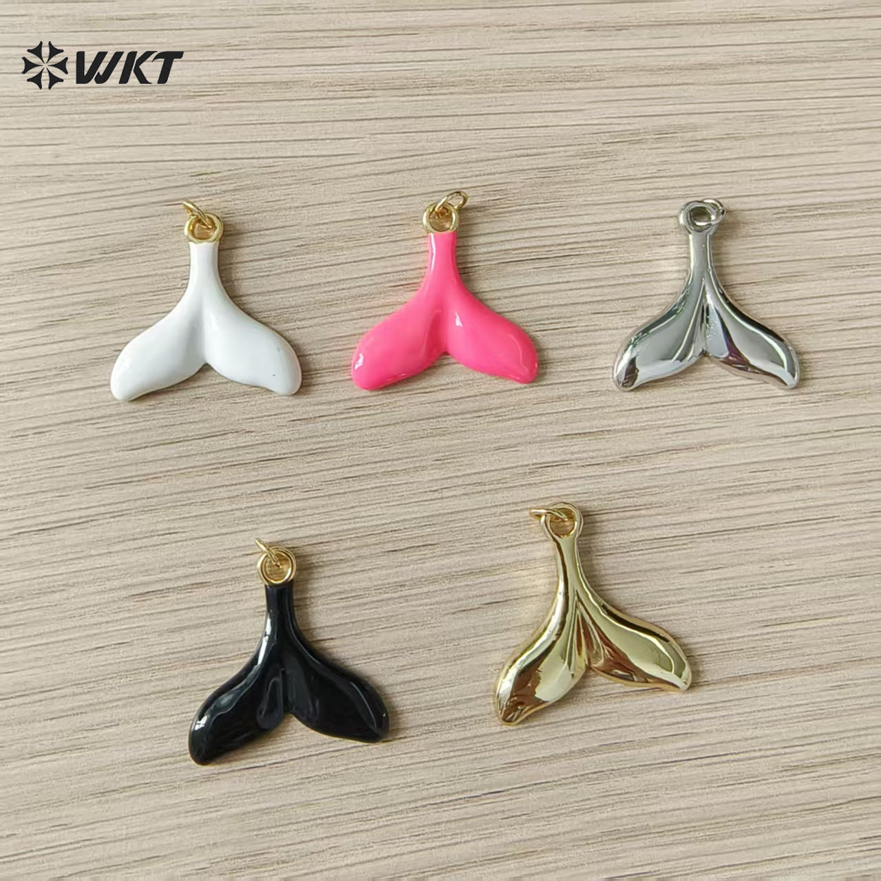 WT-MP325 Newest Lovely Gold Electroplated Ocean Series Yellow Brass And Zircon Fishtail Shape Little Pendants For Necklace DIY