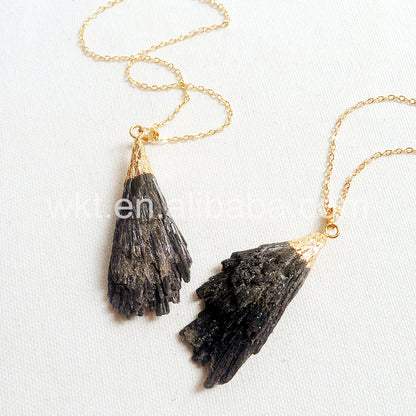 WT-N696 Newest Fashion Design Natural Raw Black Kyanite Necklace Gold Plated Raw Black Kyanite Necklace