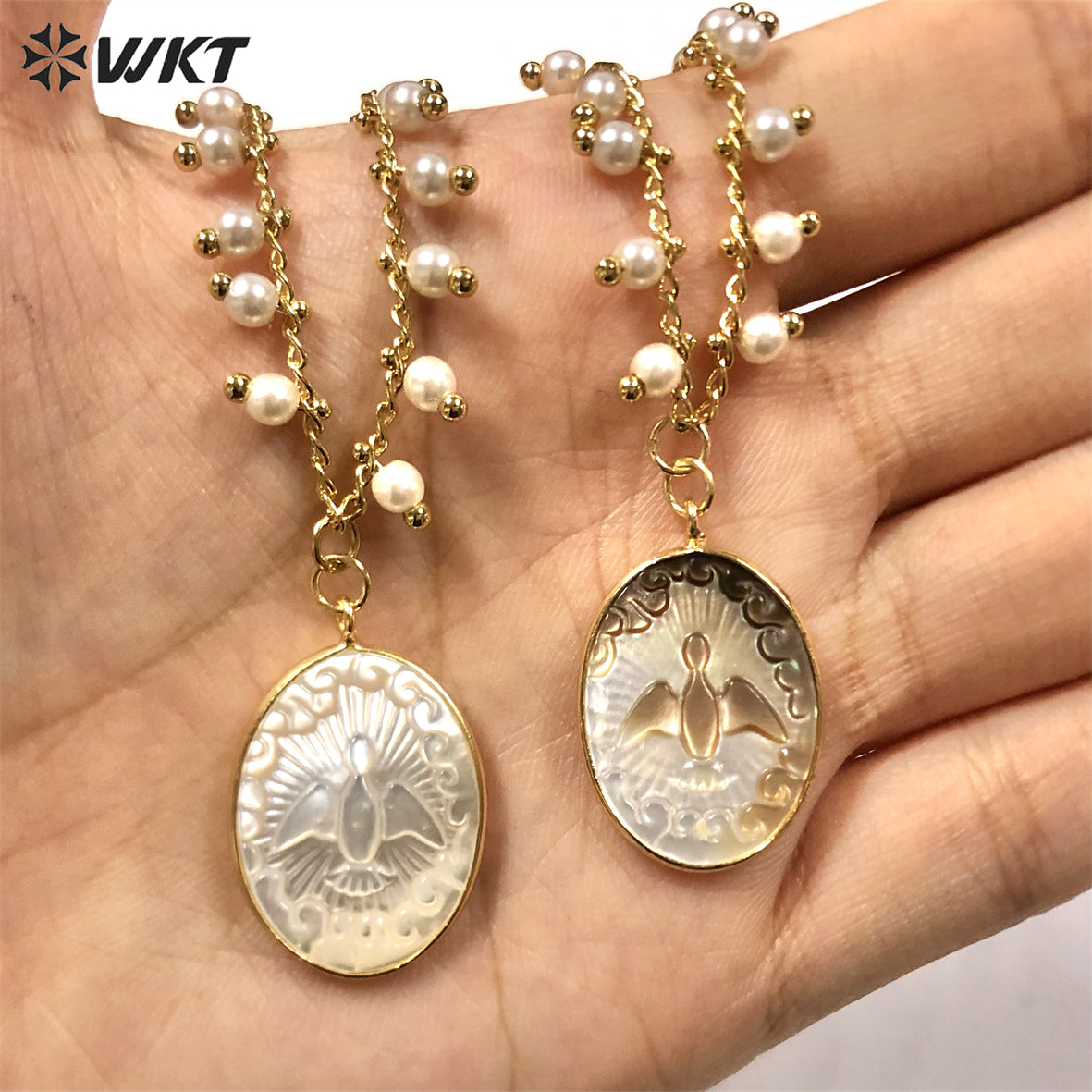 WT-JN172 WKT Wholesale Classic Oval White Shell Pendant Necklace Gold Electroplated with Mini Pearl Chain Religious Necklace