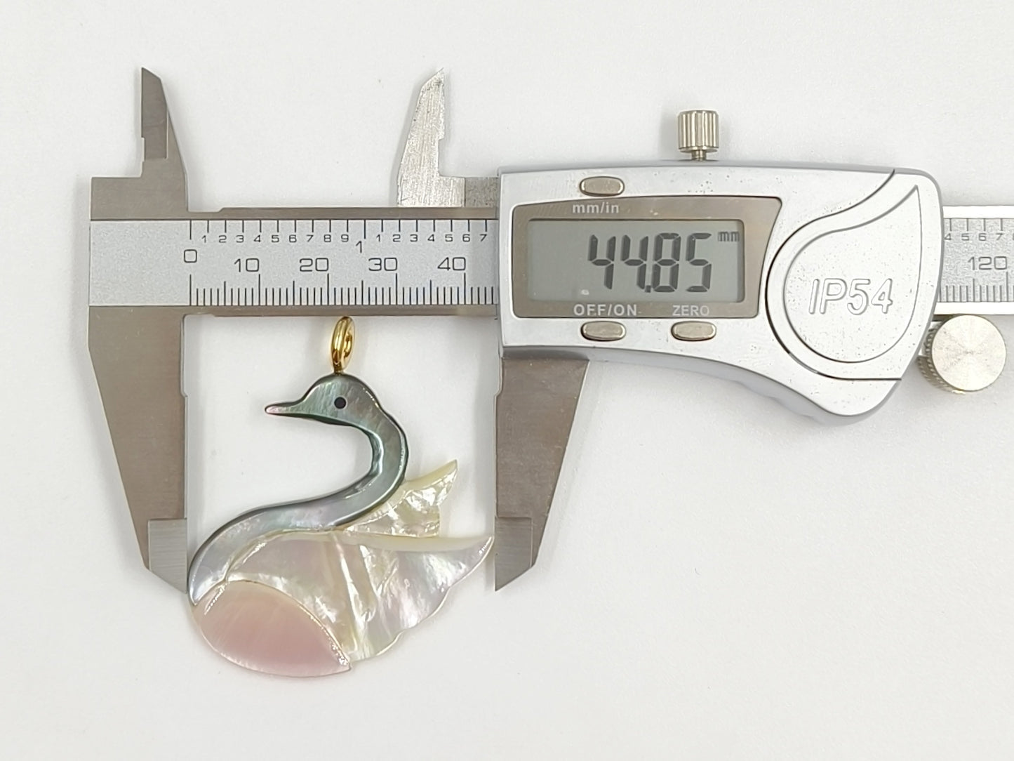 WT-JP505 New Arrival Design Natural Shell White Swan Shape Gold Pendant As Women Handmade Necklace Jewelry DIY Accessories