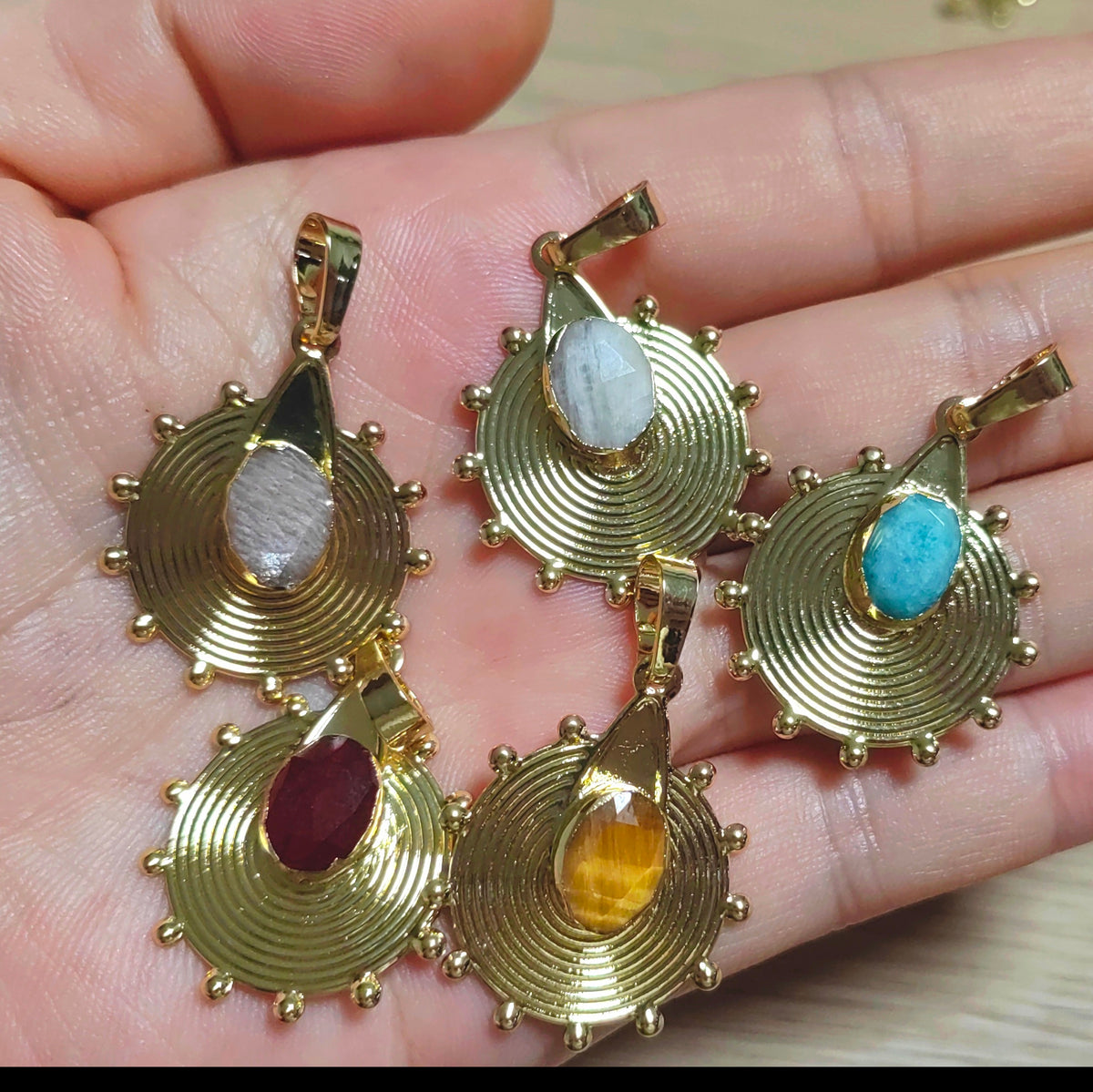 WT-P2150 Unique Wonderful Style 18K Gold Plated Natural Gemstone Sun Shape Pendants For Women Special Necklace DIY Making